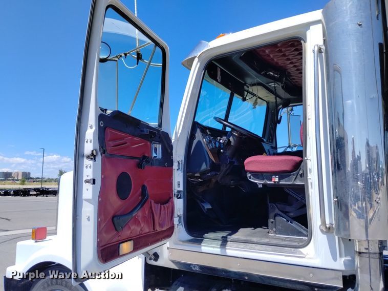 image for item DP3372 2004 Western Star 4900FA  dump truck