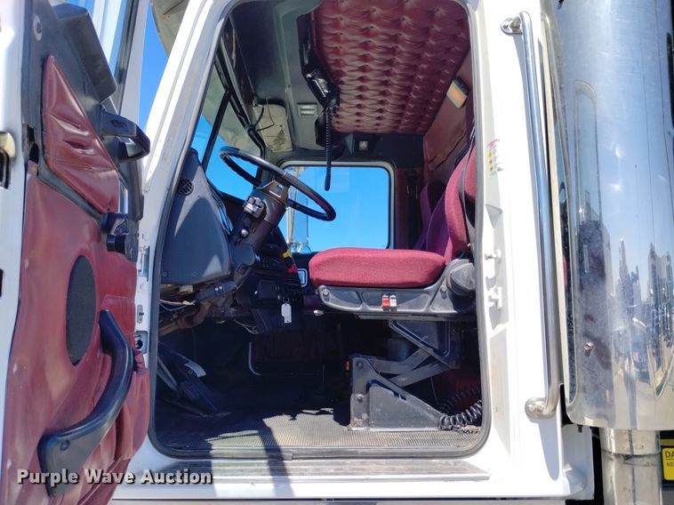 image for item DP3372 2004 Western Star 4900FA  dump truck