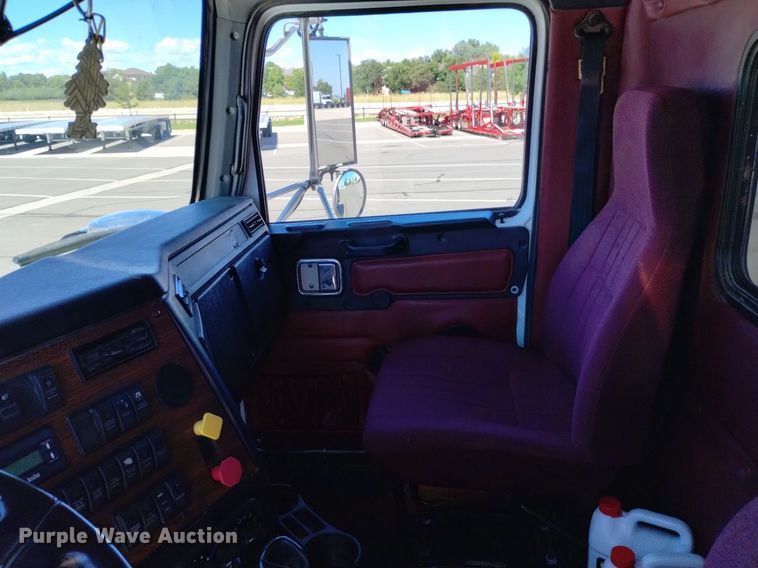 image for item DP3372 2004 Western Star 4900FA  dump truck