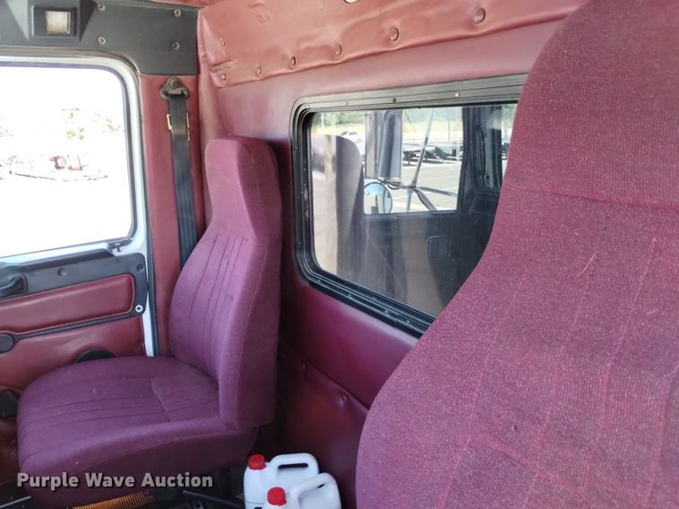 image for item DP3372 2004 Western Star 4900FA  dump truck