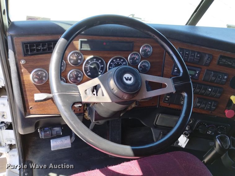 image for item DP3372 2004 Western Star 4900FA  dump truck