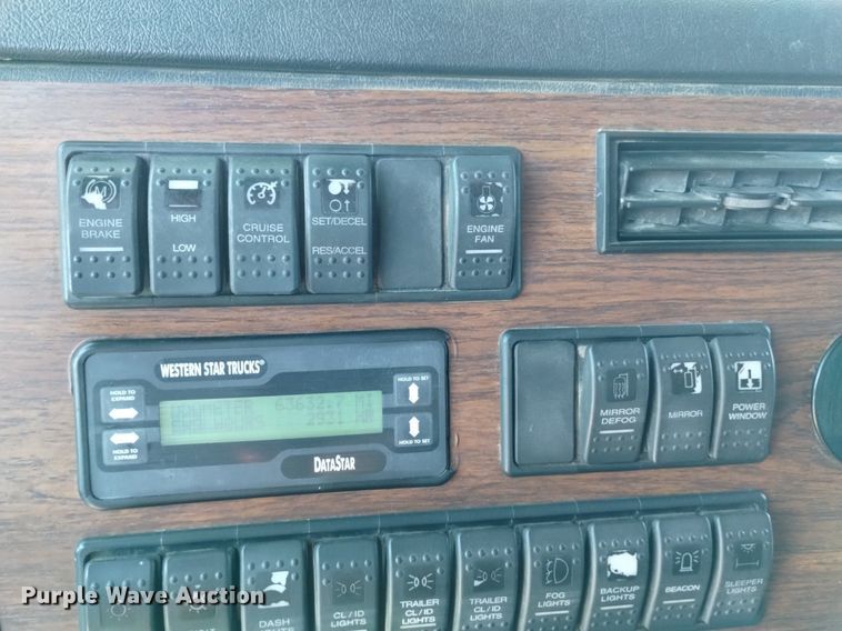 image for item DP3372 2004 Western Star 4900FA  dump truck