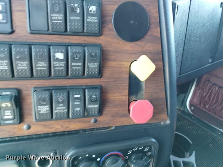 image for item DP3372 2004 Western Star 4900FA  dump truck