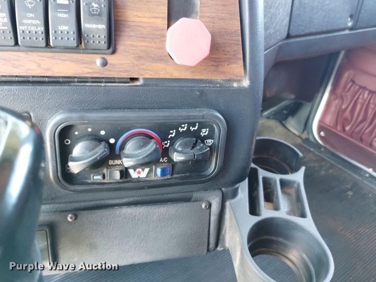 image for item DP3372 2004 Western Star 4900FA  dump truck