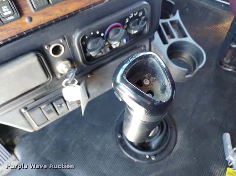 image for item DP3372 2004 Western Star 4900FA  dump truck