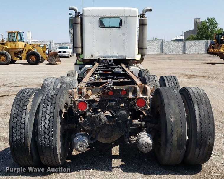 image for item DP8015 2004 Kenworth T800  truck cab and chassis