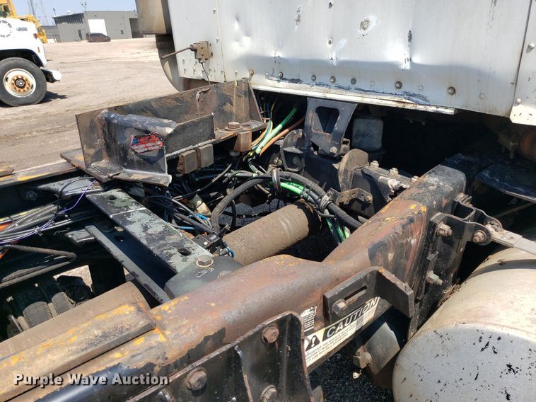 image for item DP8015 2004 Kenworth T800  truck cab and chassis