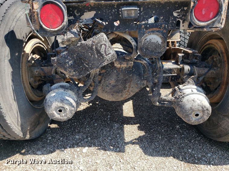 image for item DP8015 2004 Kenworth T800  truck cab and chassis