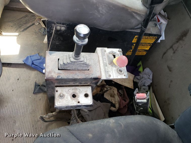 image for item DP8015 2004 Kenworth T800  truck cab and chassis