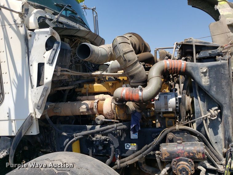 image for item DP8015 2004 Kenworth T800  truck cab and chassis