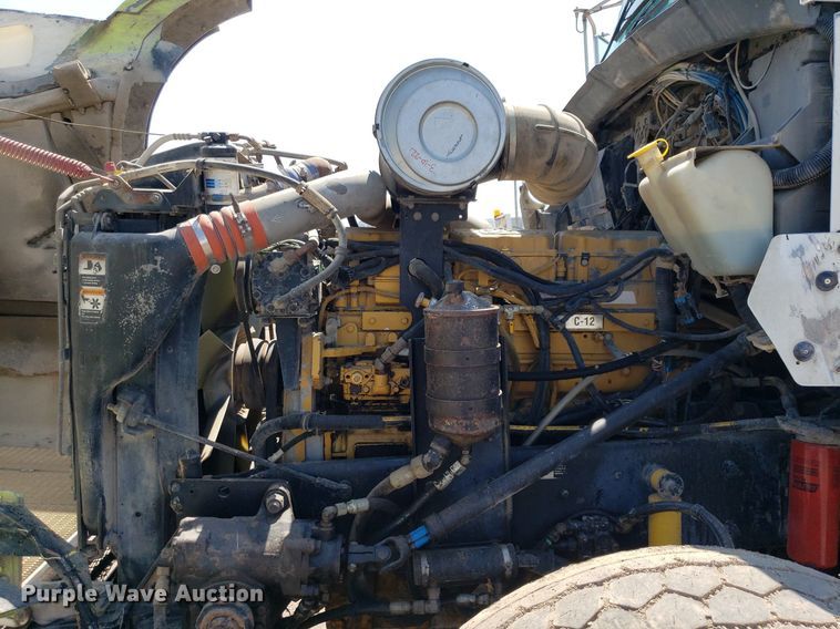 image for item DP8015 2004 Kenworth T800  truck cab and chassis