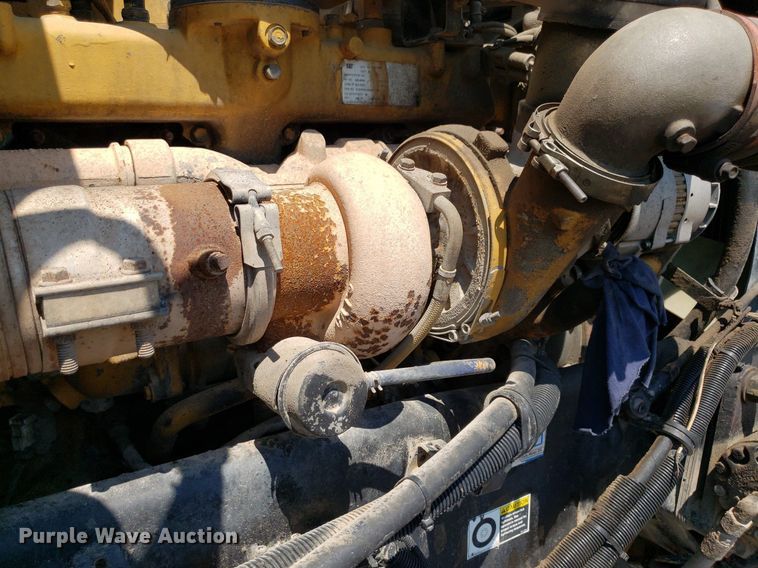 image for item DP8015 2004 Kenworth T800  truck cab and chassis