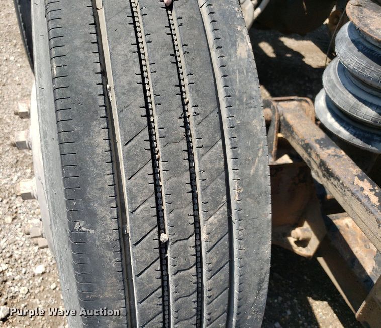 image for item DP8015 2004 Kenworth T800  truck cab and chassis