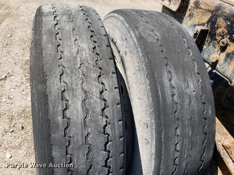 image for item DP8015 2004 Kenworth T800  truck cab and chassis