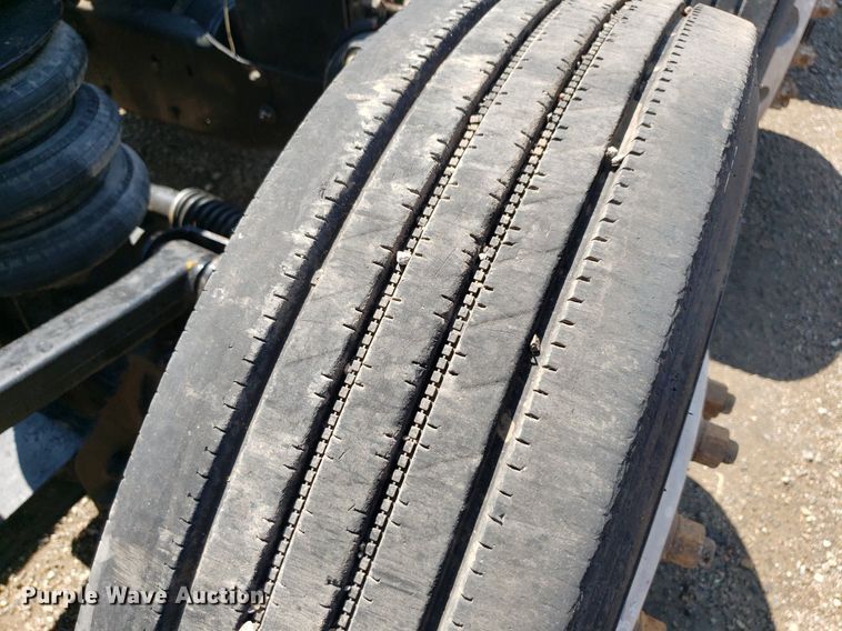 image for item DP8015 2004 Kenworth T800  truck cab and chassis