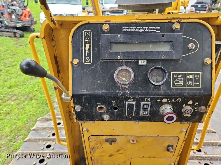 image for item DQ0087 1999 Vermeer P125  cable plow