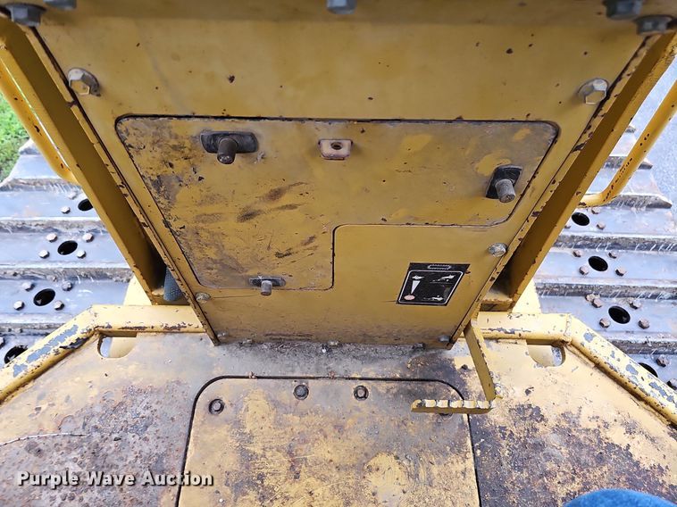 image for item DQ0087 1999 Vermeer P125  cable plow