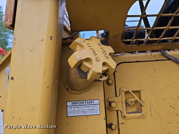 image for item DQ0087 1999 Vermeer P125  cable plow