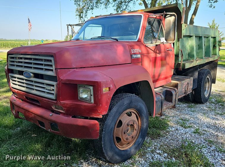 image for item DQ0122 1982 Ford F600  dump truck