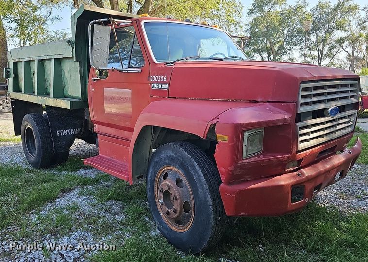 image for item DQ0122 1982 Ford F600  dump truck