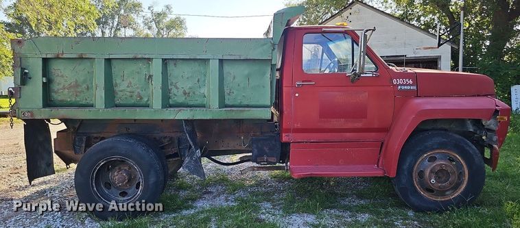 image for item DQ0122 1982 Ford F600  dump truck