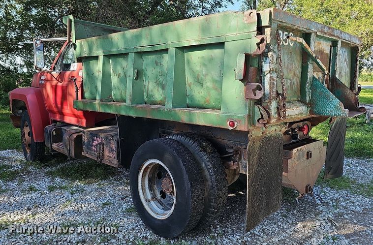 image for item DQ0122 1982 Ford F600  dump truck