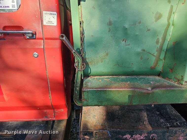 image for item DQ0122 1982 Ford F600  dump truck