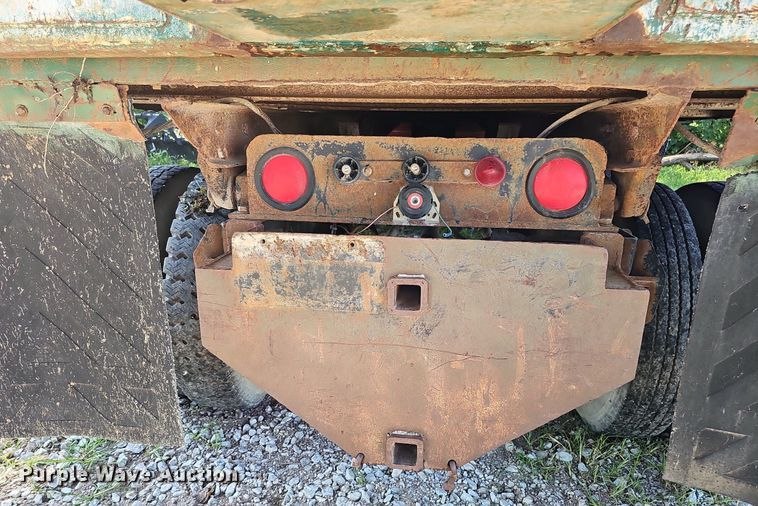 image for item DQ0122 1982 Ford F600  dump truck