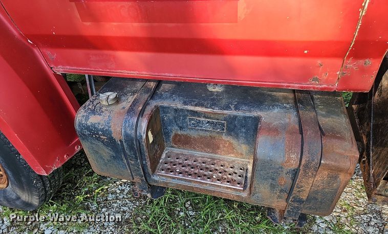 image for item DQ0122 1982 Ford F600  dump truck