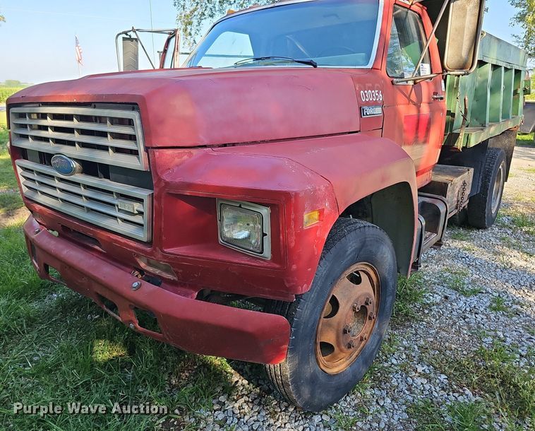 image for item DQ0122 1982 Ford F600  dump truck