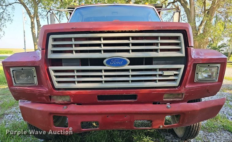 image for item DQ0122 1982 Ford F600  dump truck