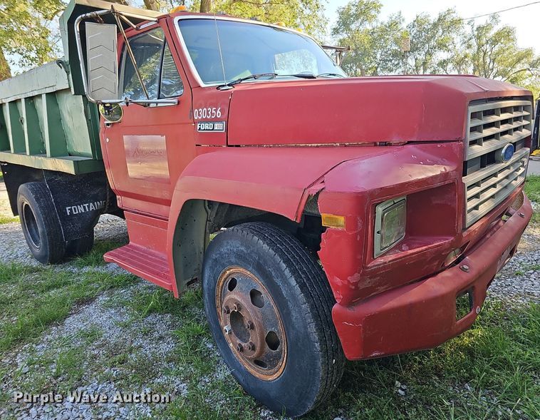 image for item DQ0122 1982 Ford F600  dump truck