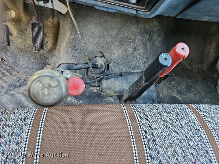 image for item DQ0122 1982 Ford F600  dump truck