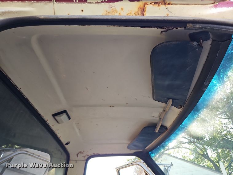 image for item DQ0122 1982 Ford F600  dump truck