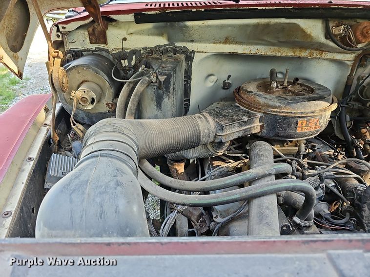 image for item DQ0122 1982 Ford F600  dump truck