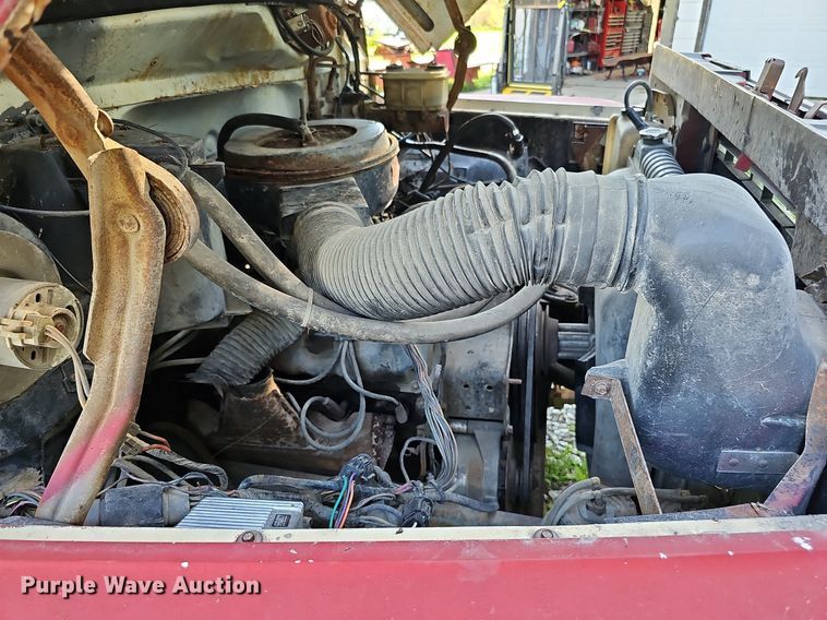 image for item DQ0122 1982 Ford F600  dump truck