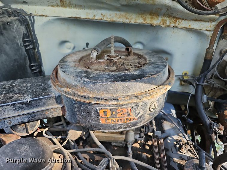 image for item DQ0122 1982 Ford F600  dump truck