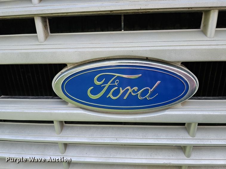 image for item DQ0122 1982 Ford F600  dump truck