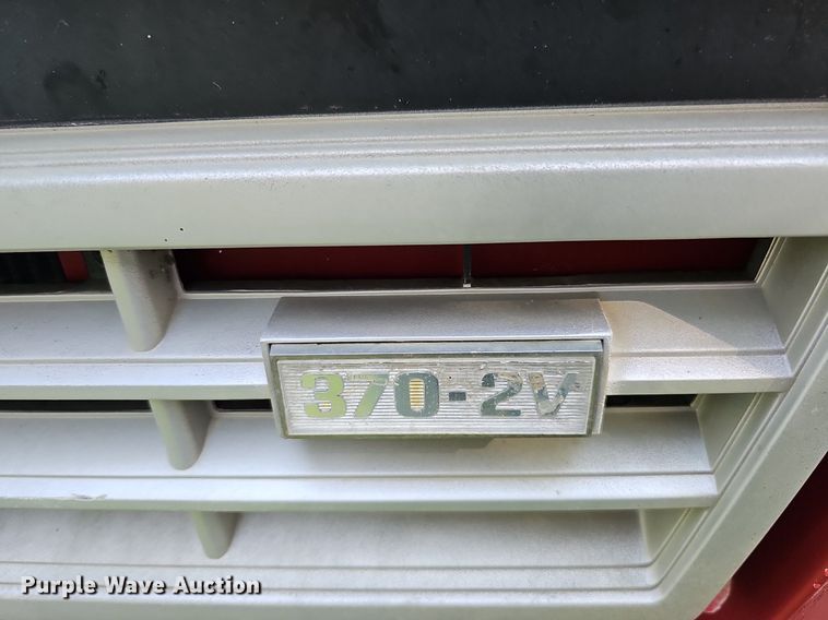 image for item DQ0122 1982 Ford F600  dump truck