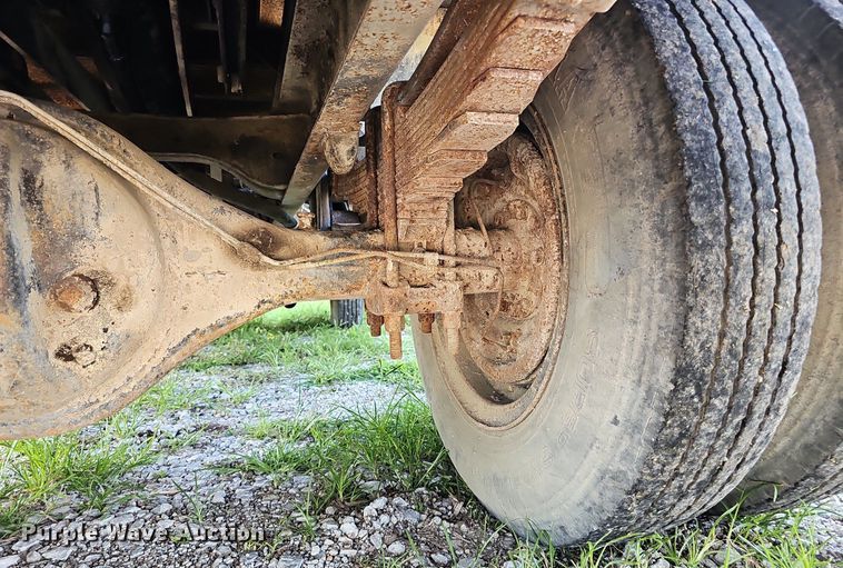 image for item DQ0122 1982 Ford F600  dump truck