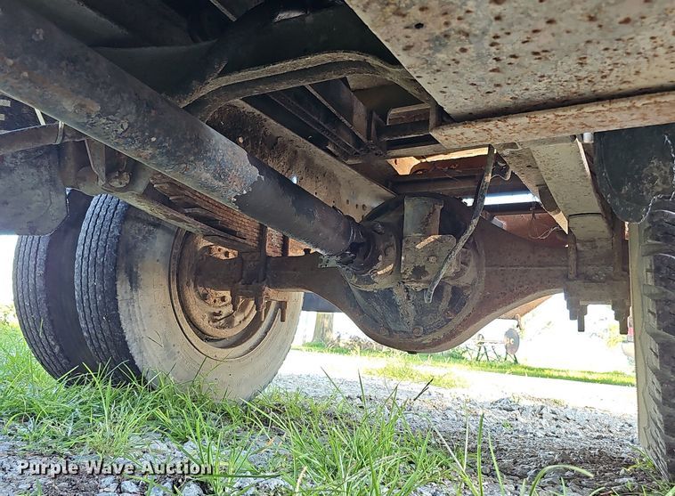 image for item DQ0122 1982 Ford F600  dump truck