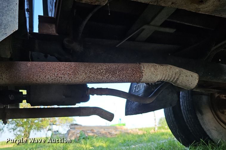 image for item DQ0122 1982 Ford F600  dump truck