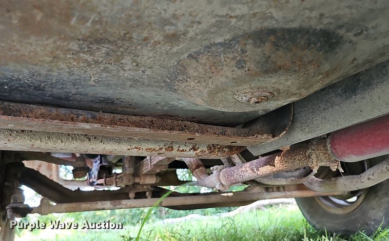 image for item DQ0122 1982 Ford F600  dump truck