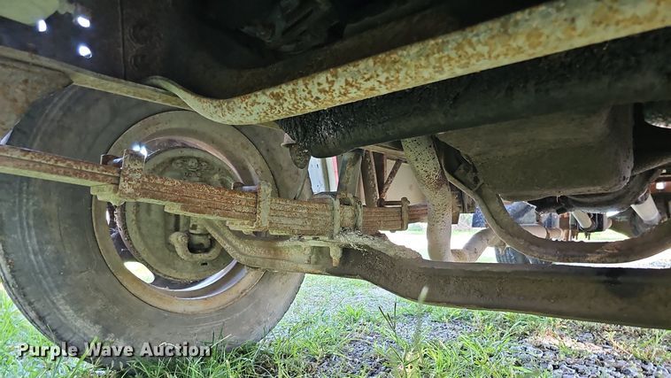 image for item DQ0122 1982 Ford F600  dump truck