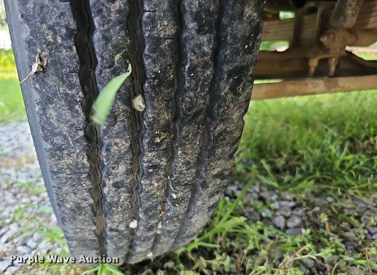 image for item DQ0122 1982 Ford F600  dump truck