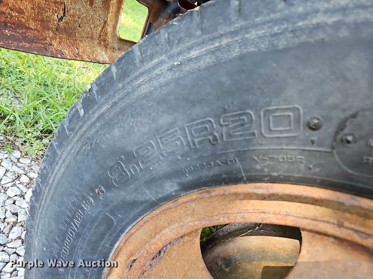 image for item DQ0122 1982 Ford F600  dump truck