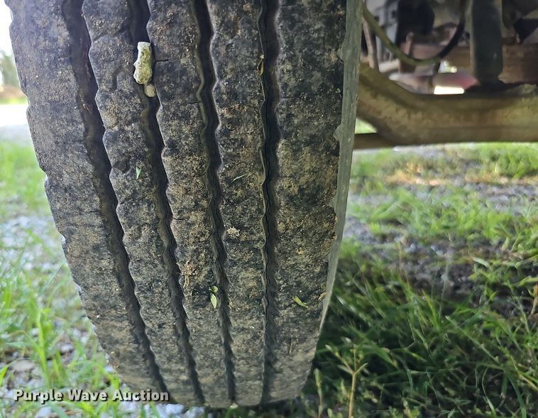 image for item DQ0122 1982 Ford F600  dump truck