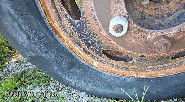 image for item DQ0122 1982 Ford F600  dump truck