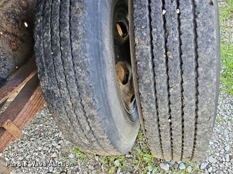 image for item DQ0122 1982 Ford F600  dump truck