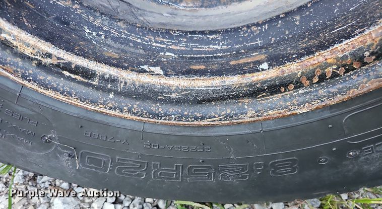 image for item DQ0122 1982 Ford F600  dump truck